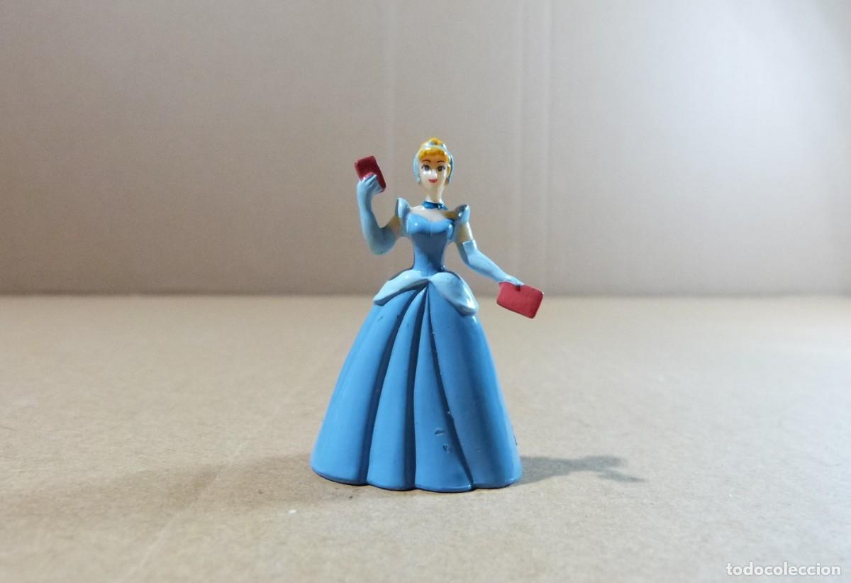 Figuras de Goma y PVC: Figura de la Cenicienta vestida para el baile