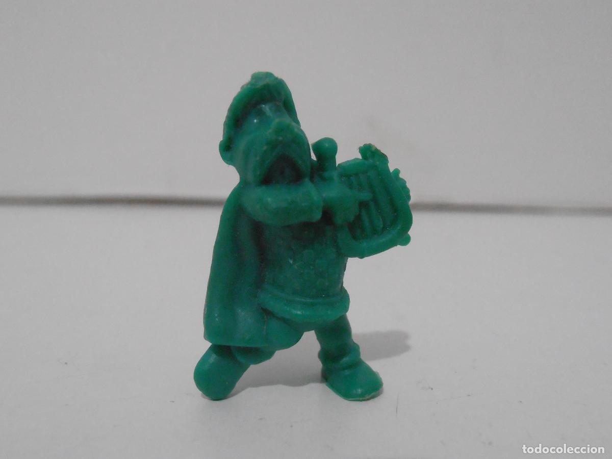 Figuras de Goma y PVC: FIGURA DUNKIN, ASTERIX, ASURACENTURIX EL BARDO, VERDE