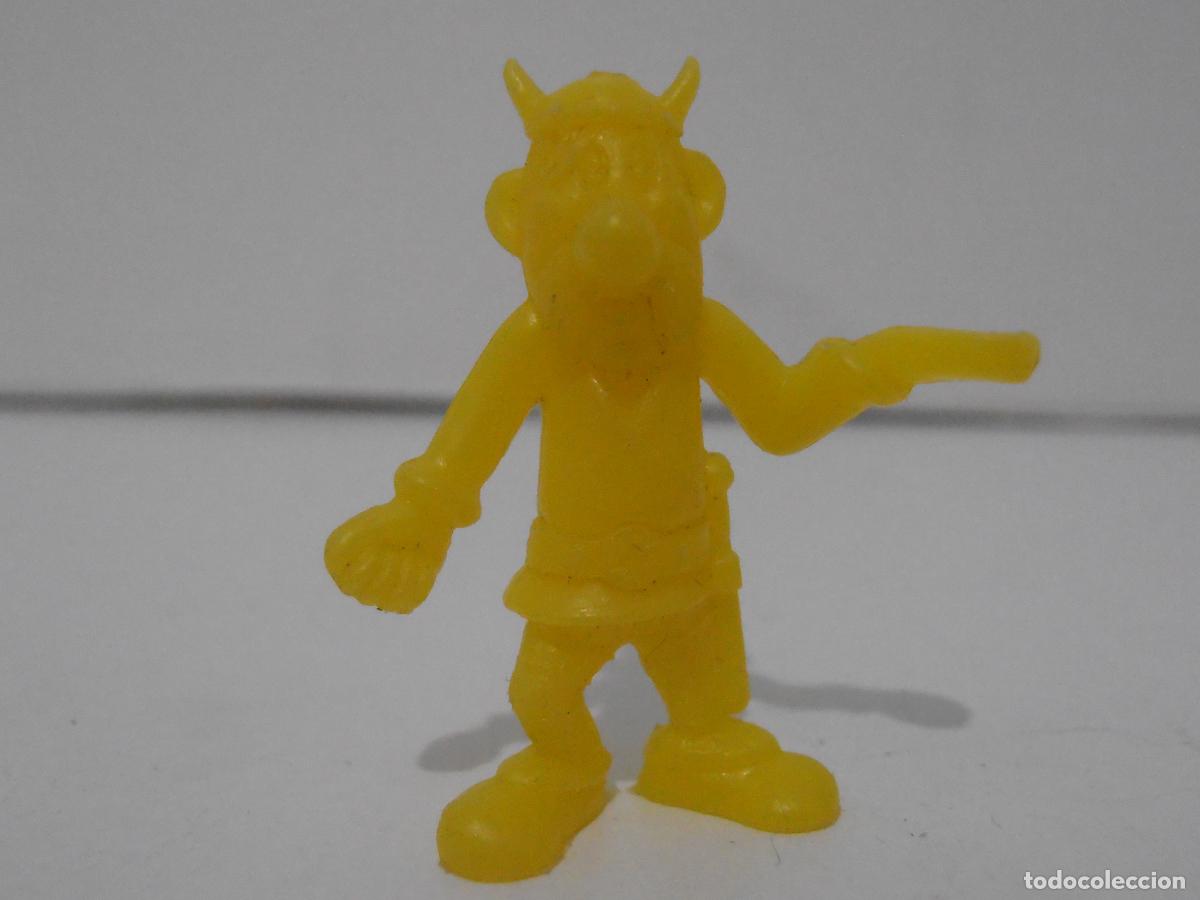 Figuras de Goma y PVC: FIGURA DUNKIN, ASTERIX, PORTEADOR DERECHO AMARILLO