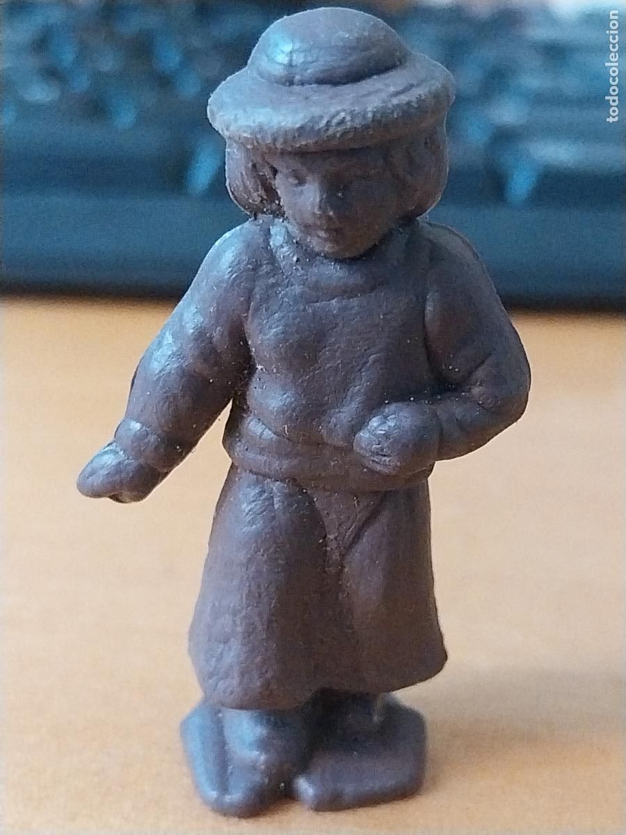 Figuras de Goma y PVC: CONGUITOS BELEN FIGURA PAJE PL&Aacute;STICO MARRON 5CMS ALTO ORIGINAL PROMO CHOCOLATES