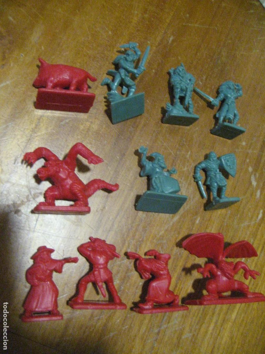 Figuras de Goma y PVC: 11 figuras plastico personajes deljuego Hist&ograve;ria m&agrave;gica de catalunya