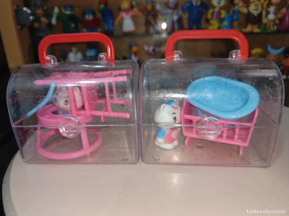 Figuras de Goma y PVC: Rareza ! 2 cofres mu&ntilde;ecos figuras vintage a&ntilde;os 80 bootleg Hello Kitty + complementos Palau