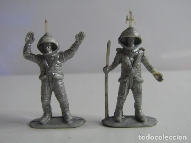 Figuras de Goma y PVC: DIFICIL SET 2 FIGURITAS PVC -ASTRONAUTAS PLATEADOS VINTAGE RAR