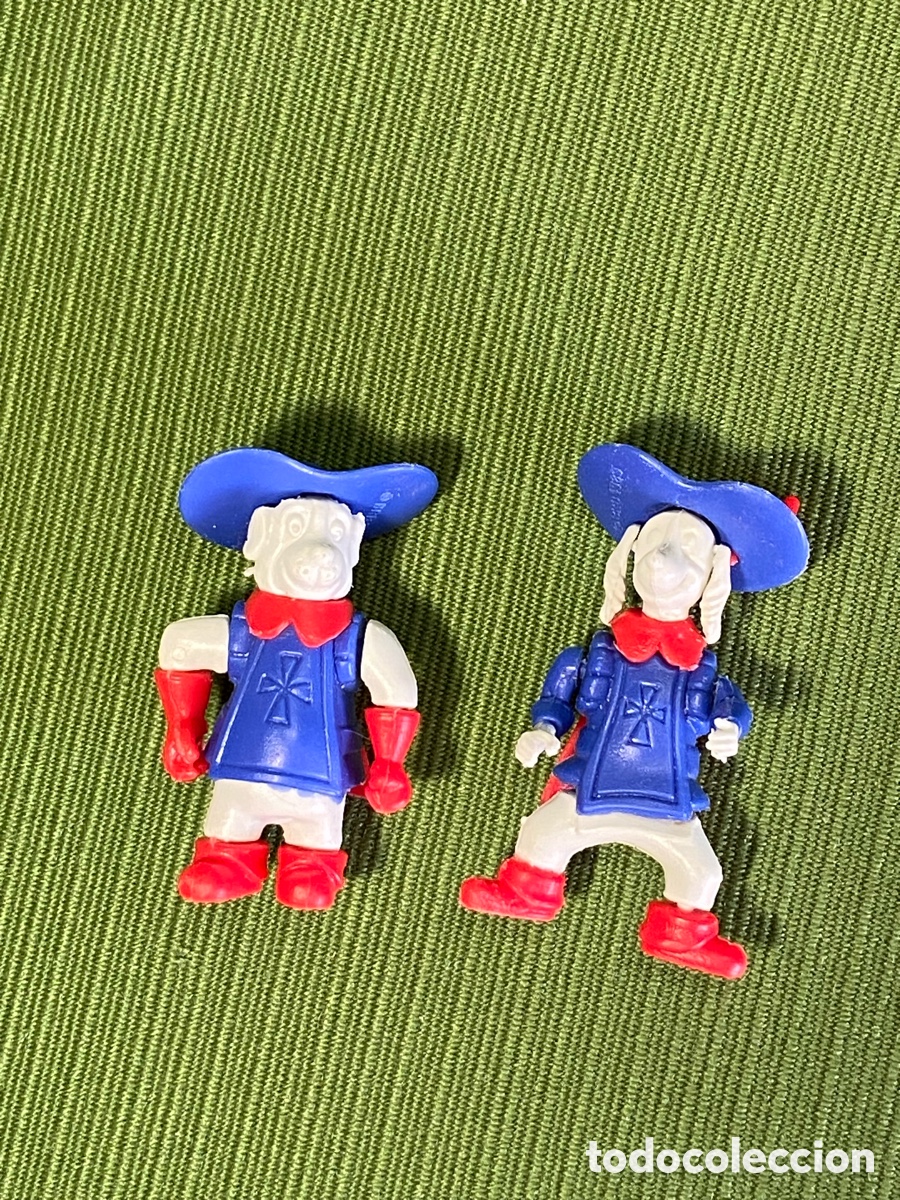 Figuras de Goma y PVC: Dos Figuras kinder sorpresa dela serie D&rsquo;artacan (Dartacan, Amis, Pontos, Dogos).