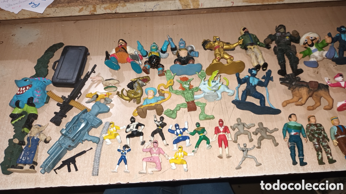 Figuras de Goma y PVC: Lote de 40 figuras de P.V.C., las de las im&aacute;genes