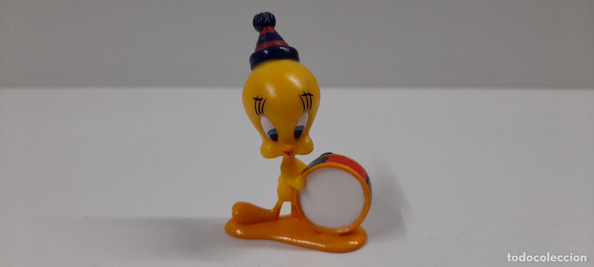 Figuras de Goma y PVC: PIOLIN ANIMANDO AL FUTBOL CLUB BARCELONA . STAR TOYS - WARNER BROS . A&Ntilde;O 1996