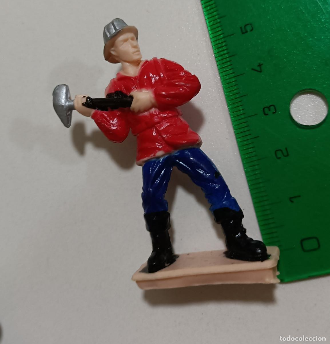 Figuras de Goma y PVC: figura escala humana mu&ntilde;eco humano bombero hacha para diorama o maqueta