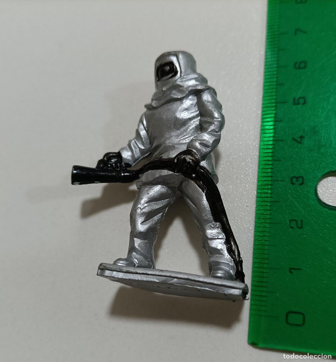 Figuras de Goma y PVC: figura escala humana mu&ntilde;eco humano uniforme ebola toxico radioactivo protecci&oacute;n contra hidrocarburo