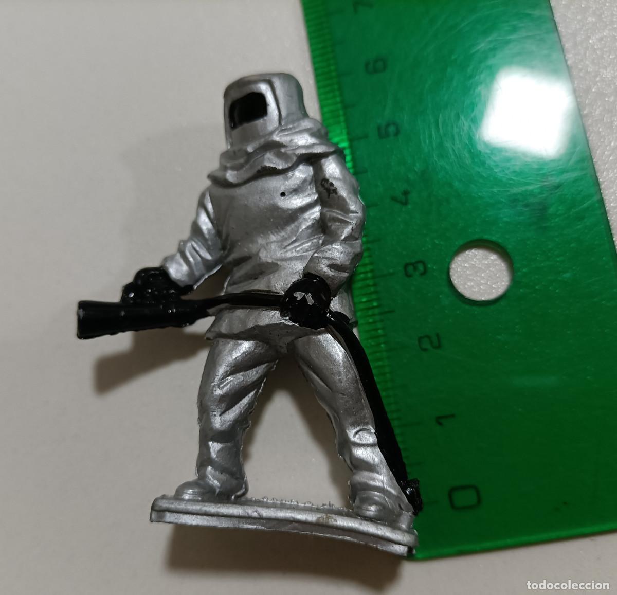 Figuras de Goma y PVC: figura escala humana mu&ntilde;eco humano uniforme ebola toxico radioactivo protecci&oacute;n contra hidrocarburo