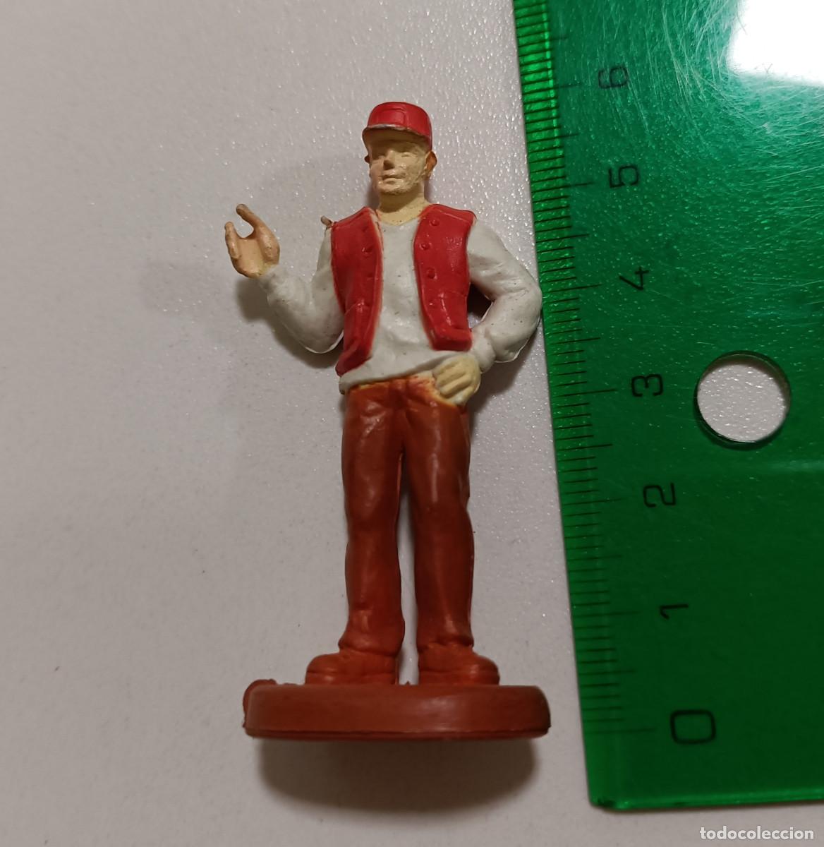 Figuras de Goma y PVC: figura escala humana mu&ntilde;eco humano de gasolinera o formula 1 repostaje
