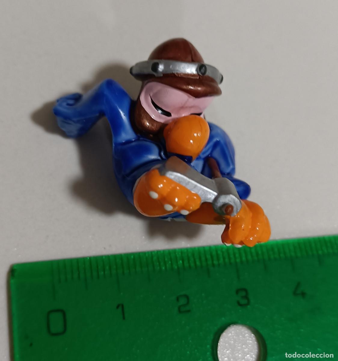 Figuras de Goma Kinder: butres kinder mu&ntilde;eco hacha monobloc figurita variante mu&ntilde;equito figura