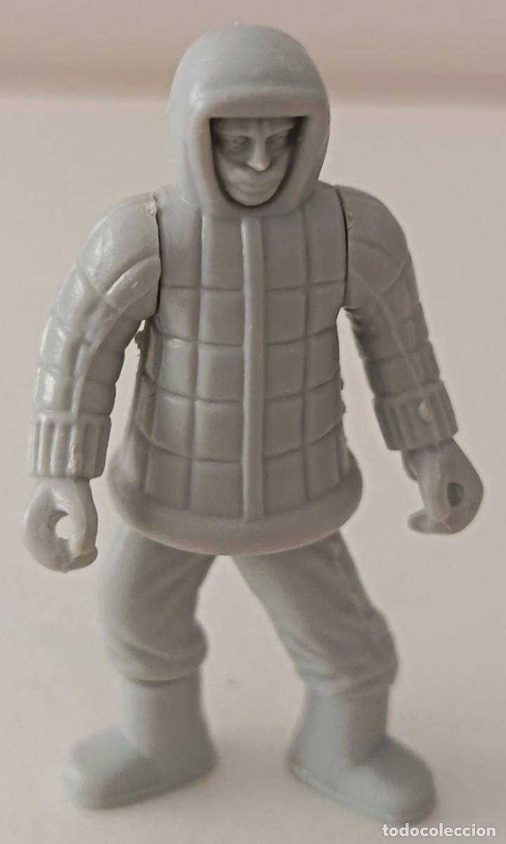 Figuras de Goma y PVC: Mu&ntilde;eco Peque&ntilde;o. Esquimal. A&ntilde;os 80.