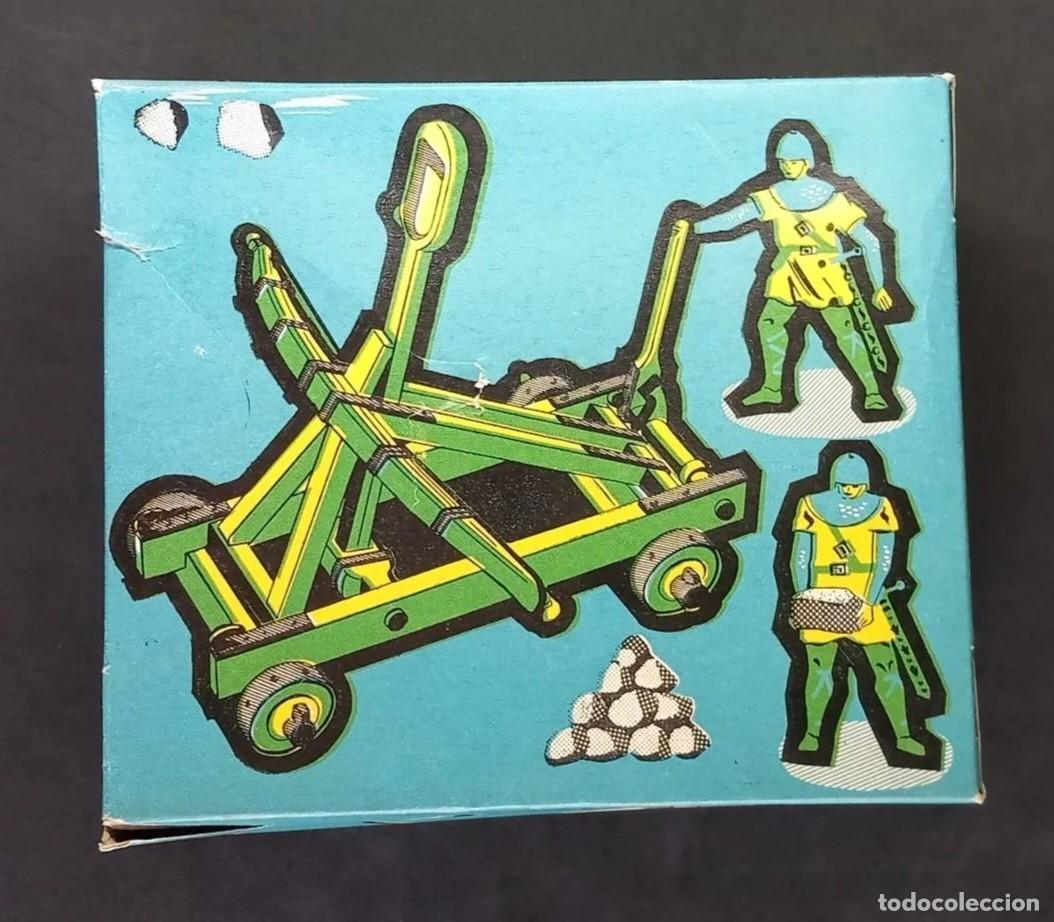 Figuras de Goma y PVC: REAMSA CATAPULTA EN CAJA CON 2 FIGURAS MEDIEVALES NUEVA ORIGINAL A&Ntilde;OS 60/70 RTOY