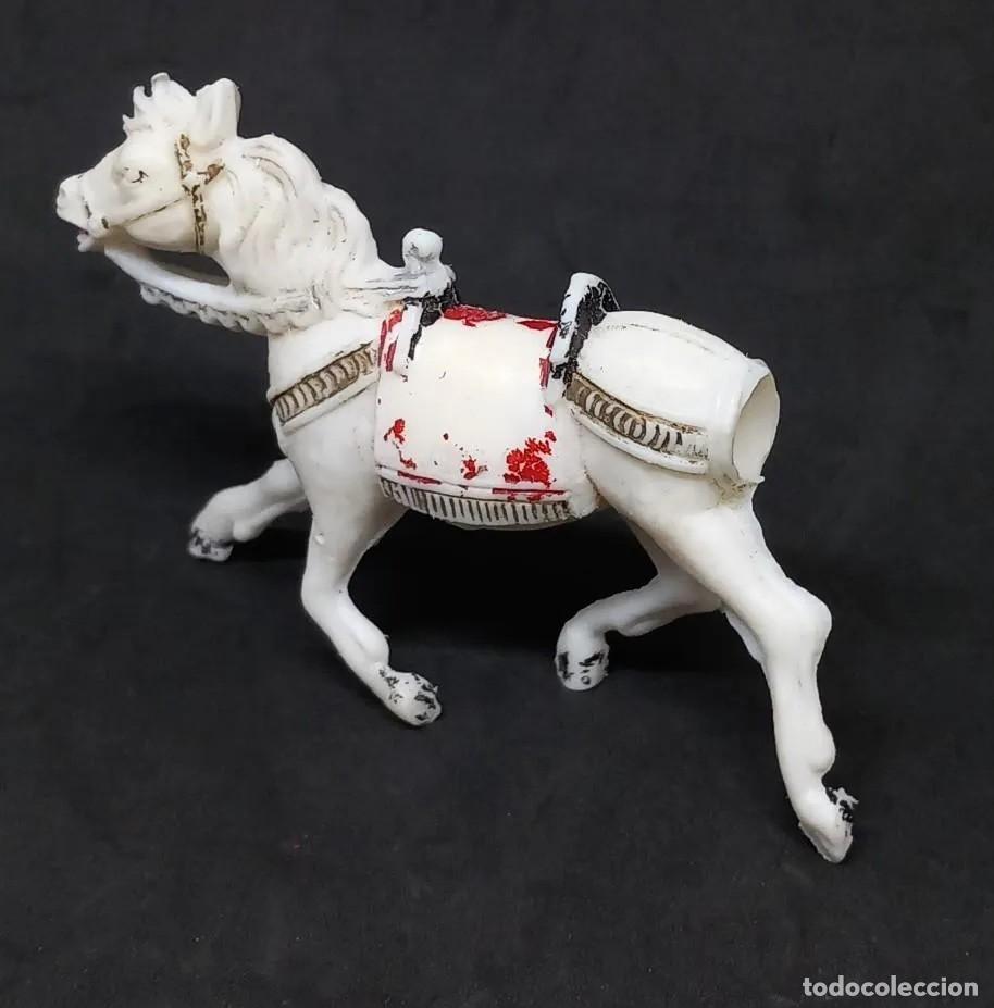 Figuras de Goma y PVC: PECH MEDIEVAL CABALLO BLANCO COLA QUITA Y PON DESMONTABLE MOROS Y CRISTIANOS ORIGINAL A&Ntilde;O 60-70 PTOY
