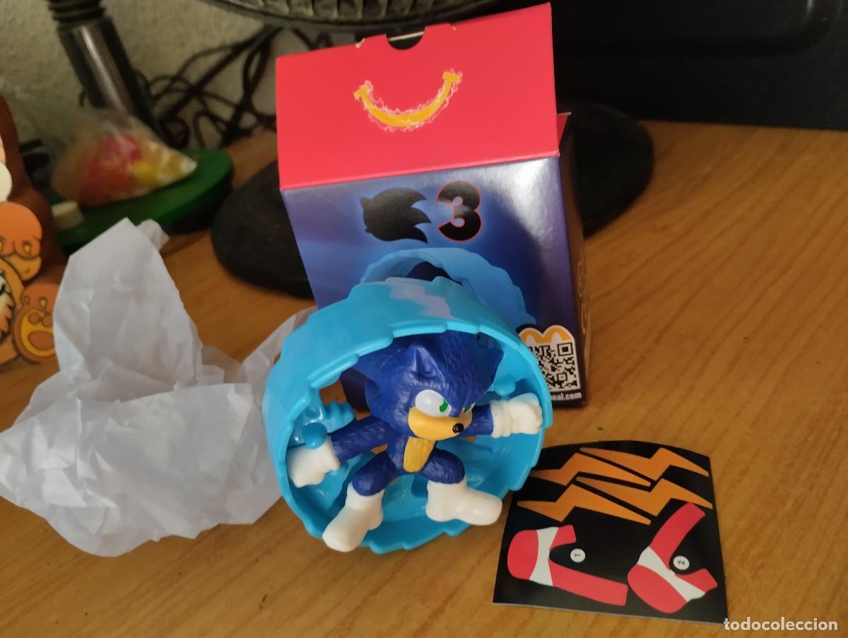 Figuras de Goma y PVC: figura de sonic con su caja y pegatinas de la pelicula de sonic 3 de mcdonalds