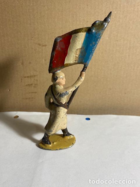 Figuras de Goma y PVC: Soldado Frances abanderado, Aluminio. Soldado de 7 cm.