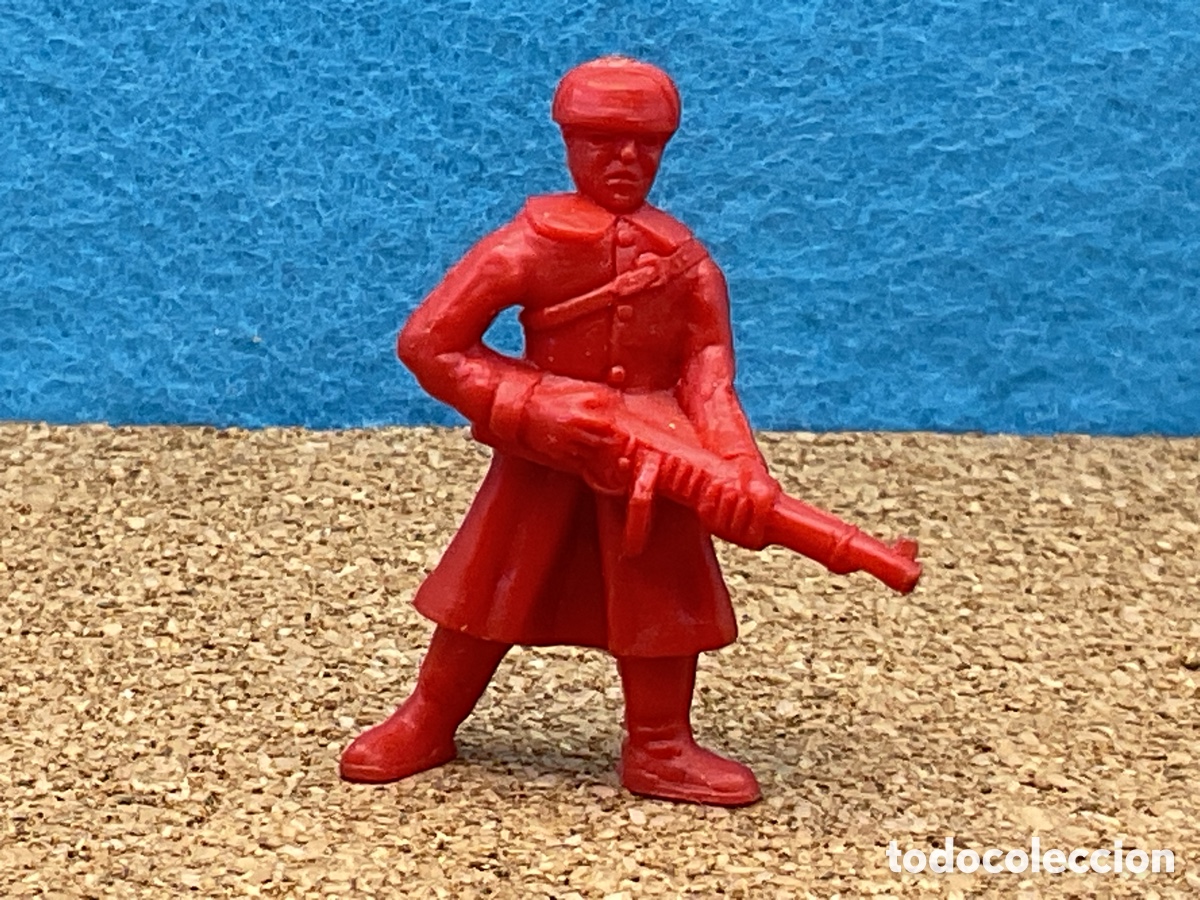 Figuras de Goma y PVC: Antigua Figura en Pl&aacute;stico . Soldado Ruso. Promociones Dunkin.