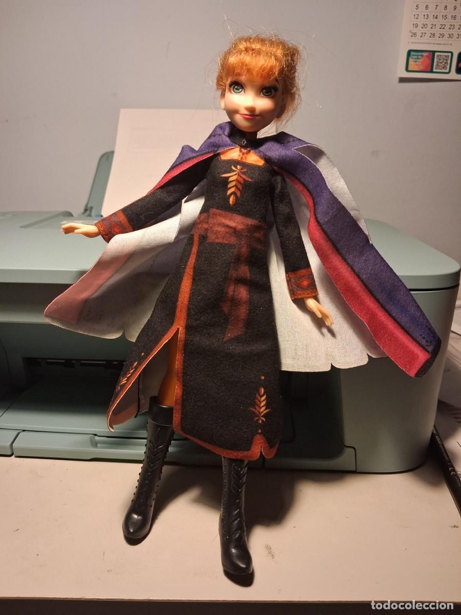 Figuras de Goma y PVC: MU&Ntilde;ECA FIGURA ANNA FROZEN 2 DISNEY ( CON CAPA, ALTURA : 28 CENTIMETROS)