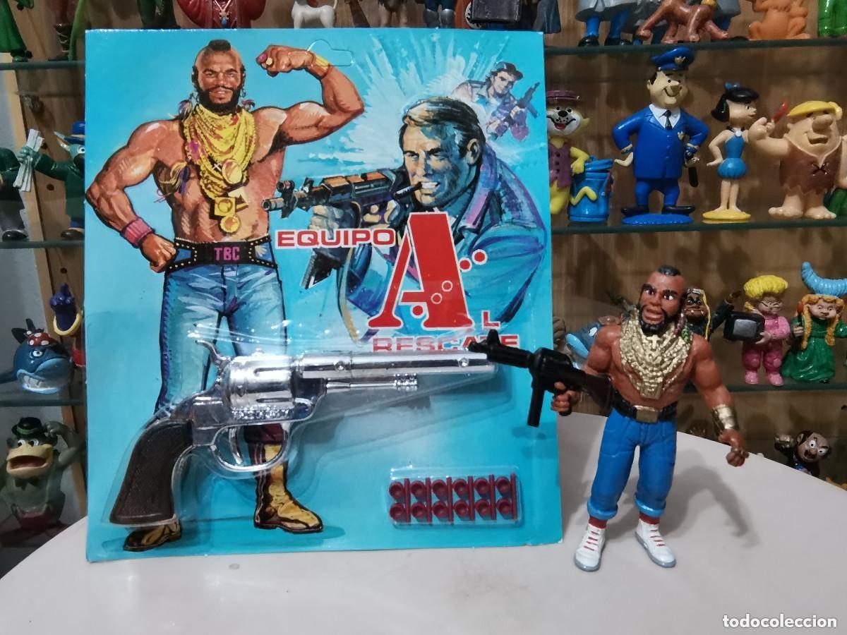 Figuras de Goma y PVC: Blister pistola juguete fulminantes Equipo A a&ntilde;os 80 + figura comics spain goma pvc M.A