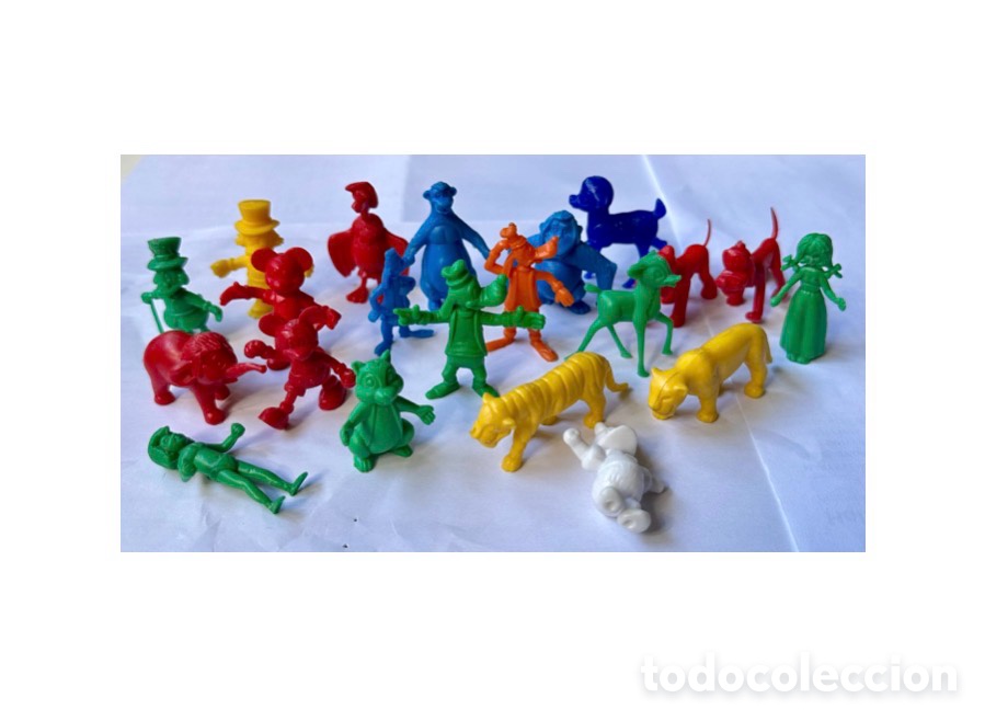 Figuras de Goma y PVC: Disney, 1967- 90&rsquo;s. Lote de 21 figuritas de pl&aacute;stico. Buen estado.