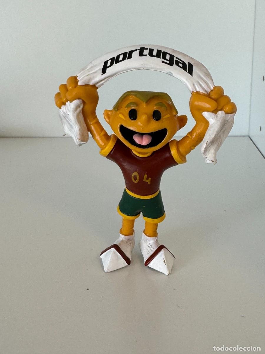 Figuras de Goma y PVC: FIGURA PVC MASCOTA EURO EUROCOPA 2004 04 MAIA BORGES PORTUGAL FUTBOL BUFANDA