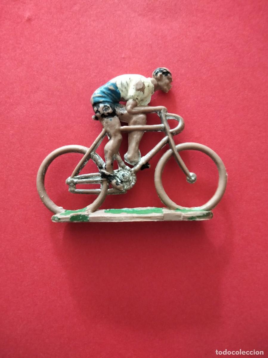 Figuras de Goma y PVC: Antiguo ciclista de goma
