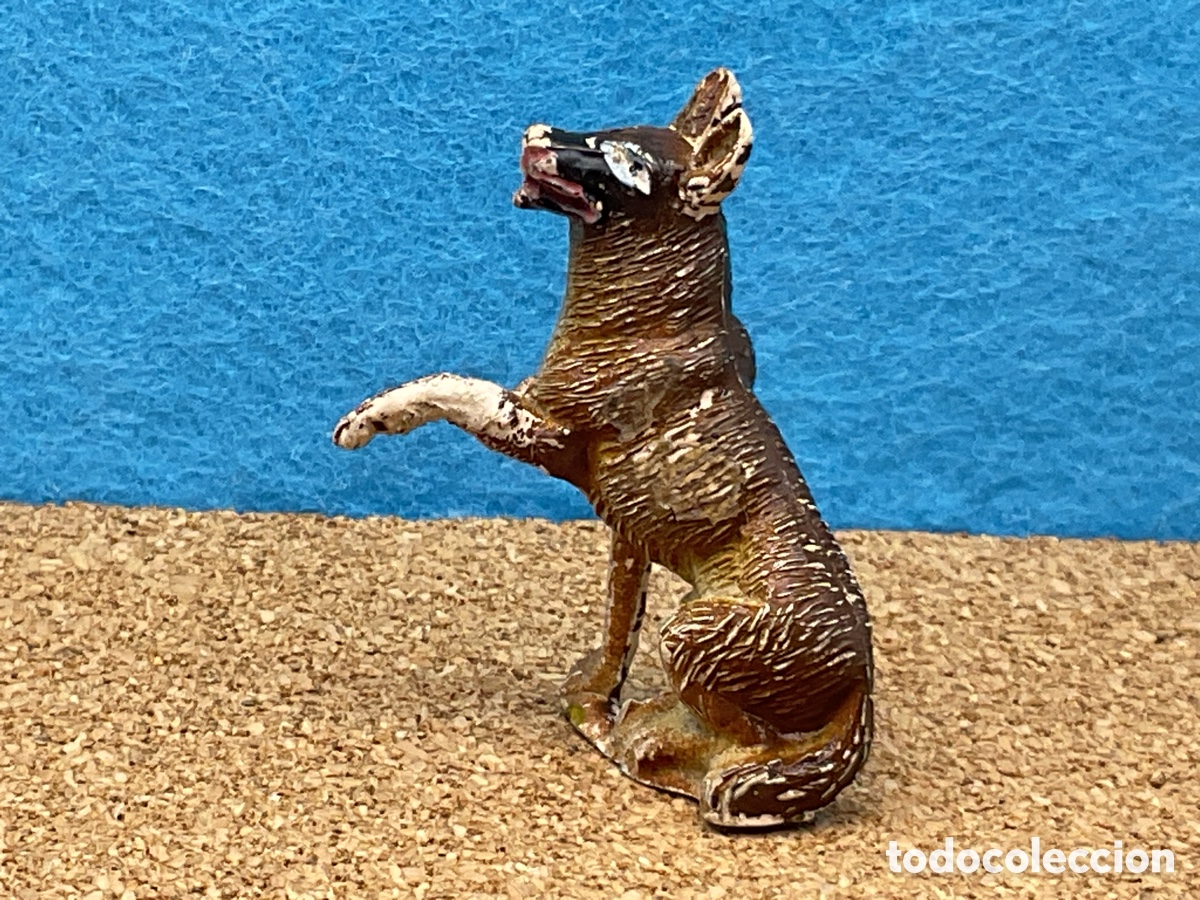 Figuras de Goma y PVC: Antigua Figura en Goma .Perro Rin Tin Tin Yankee 7&ordm; Cabo Rusty . Jecsan, A&ntilde;os 60. 100% Original.