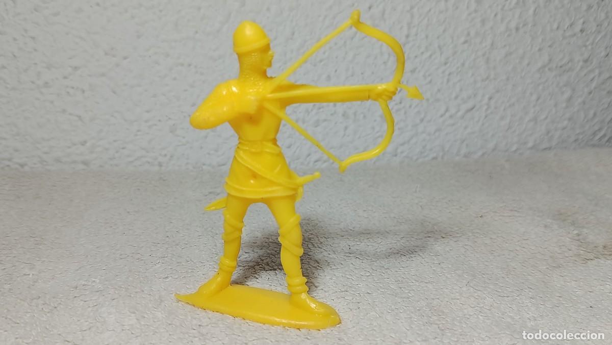 Figuras de Goma y PVC: PIPERO COMANSI : ANTIGUA FIGURA DE PLASTICO GUERRERO MEDIEVAL SOLDADO CRUZADO A&Ntilde;OS 70