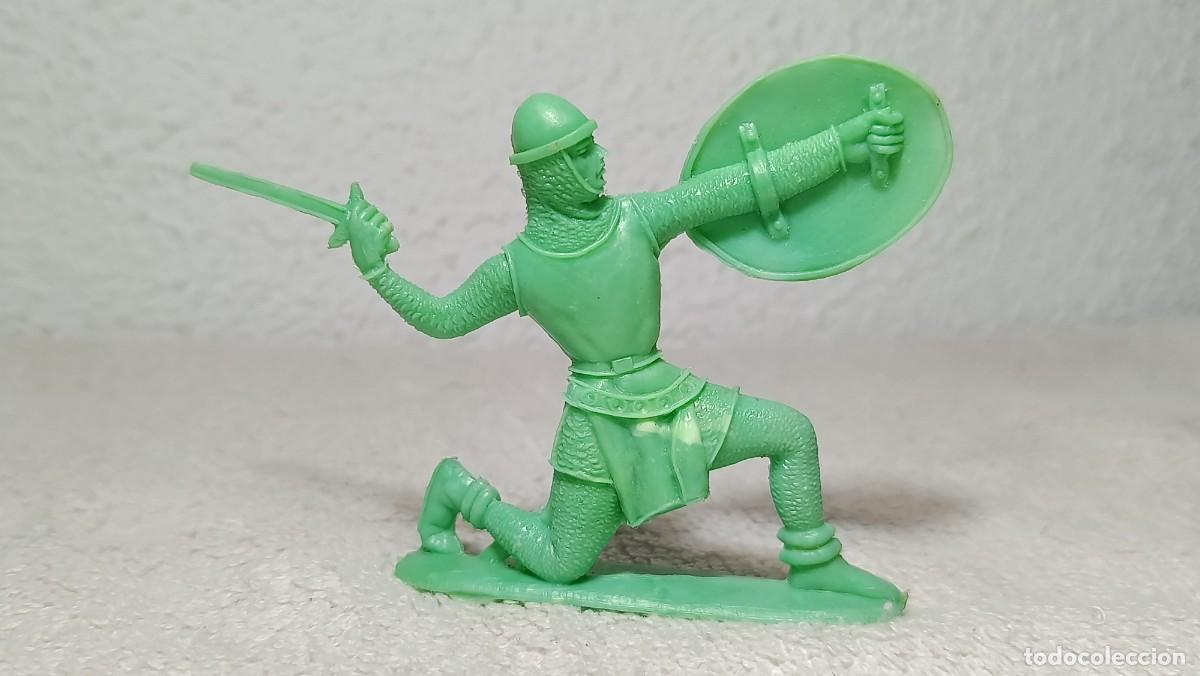 Figuras de Goma y PVC: PIPERO COMANSI : ANTIGUA FIGURA DE PLASTICO GUERRERO MEDIEVAL SOLDADO CRUZADO A&Ntilde;OS 70