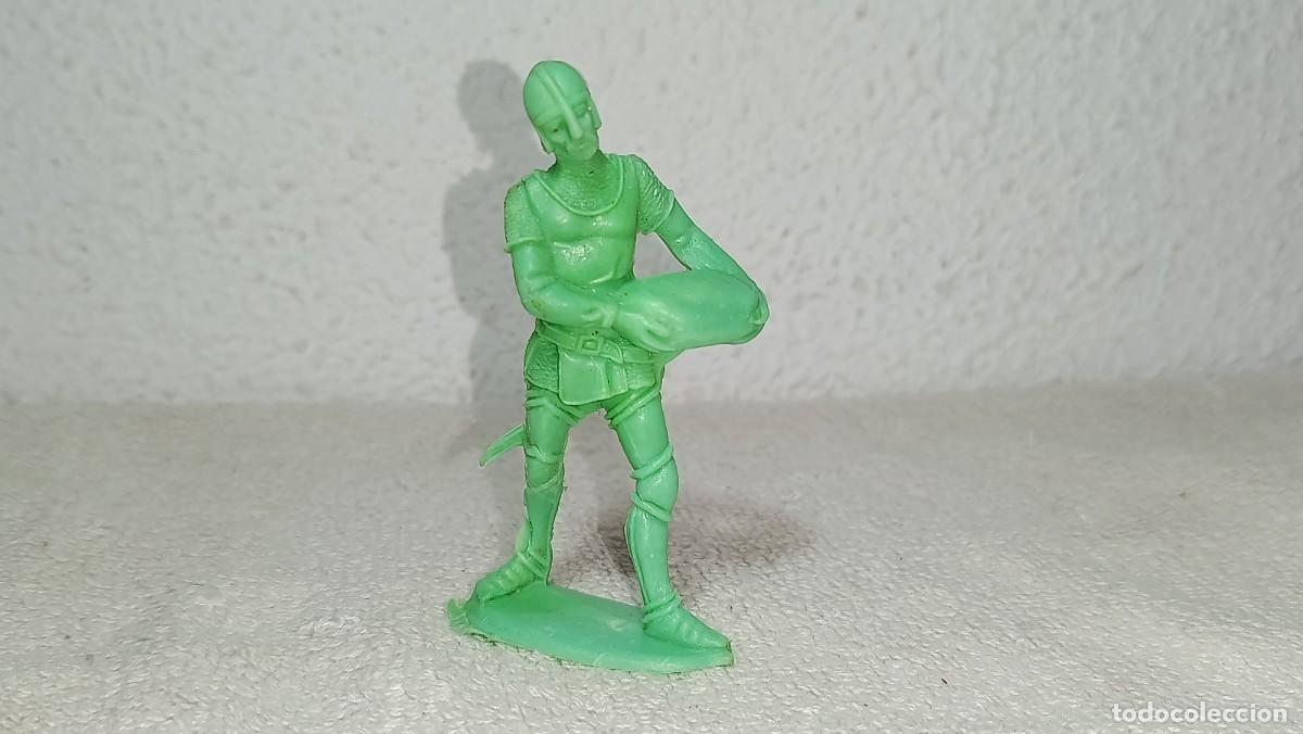Figuras de Goma y PVC: PIPERO COMANSI : ANTIGUA FIGURA DE PLASTICO GUERRERO MEDIEVAL SOLDADO CRUZADO A&Ntilde;OS 70