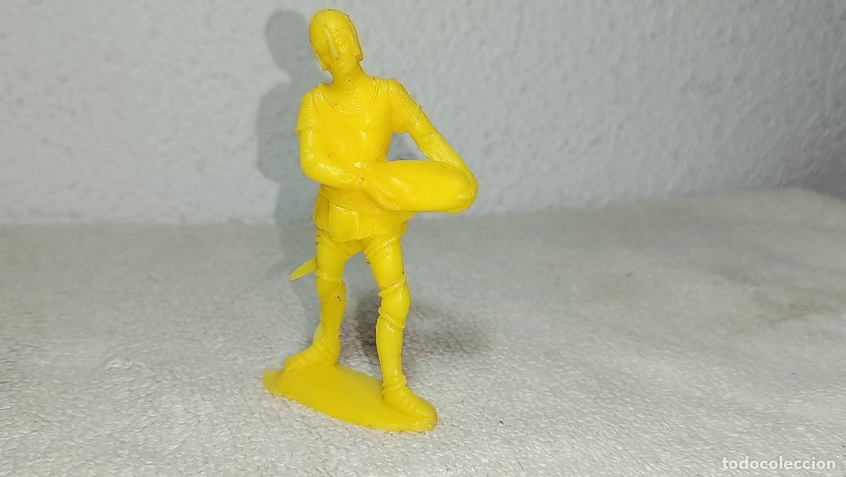 Figuras de Goma y PVC: PIPERO COMANSI : ANTIGUA FIGURA DE PLASTICO GUERRERO MEDIEVAL SOLDADO CRUZADO A&Ntilde;OS 70
