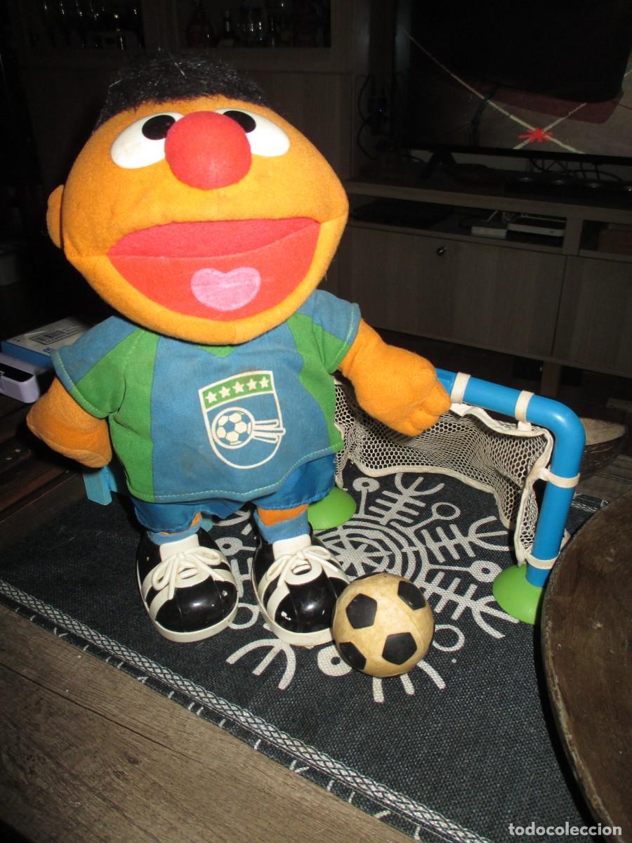 Figuras de Goma y PVC: 318- Epi Futbolista Interactivo Barrio S&eacute;samo (Mattel 2003) - funcionando