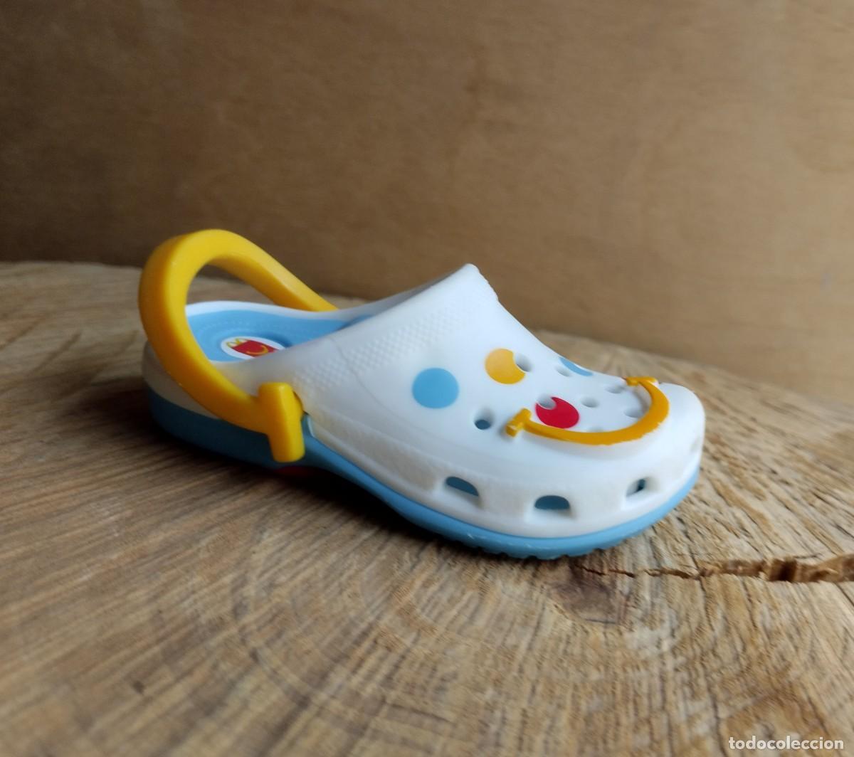 Figure di Gomma e PVC: Juguete promocional/ llavero zapatilla Crocs de McDonald's