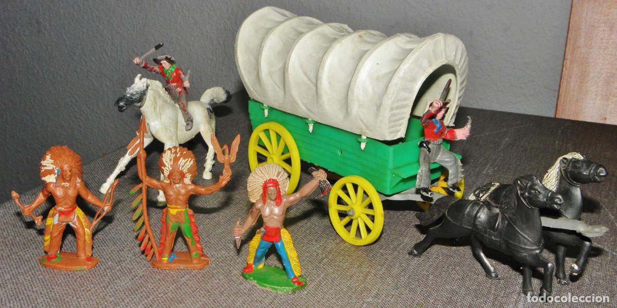 Figuras de Goma y PVC: Carreta con figuras oeste pl&aacute;stico a&ntilde;os 60/70 sotorres