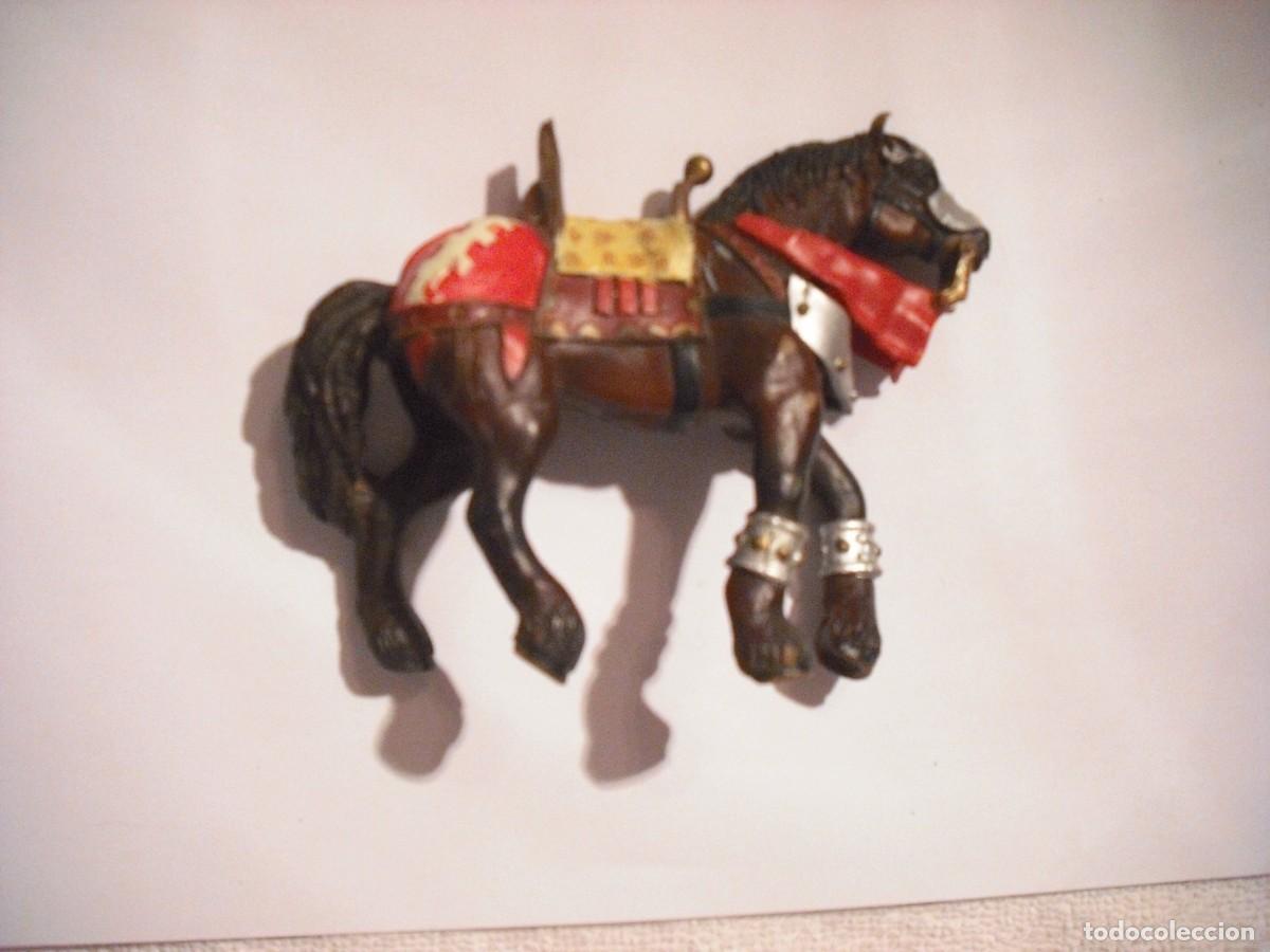 Figure di Gomma e PVC: PAPO CABALLO MEDIEVAL DE GUERRA