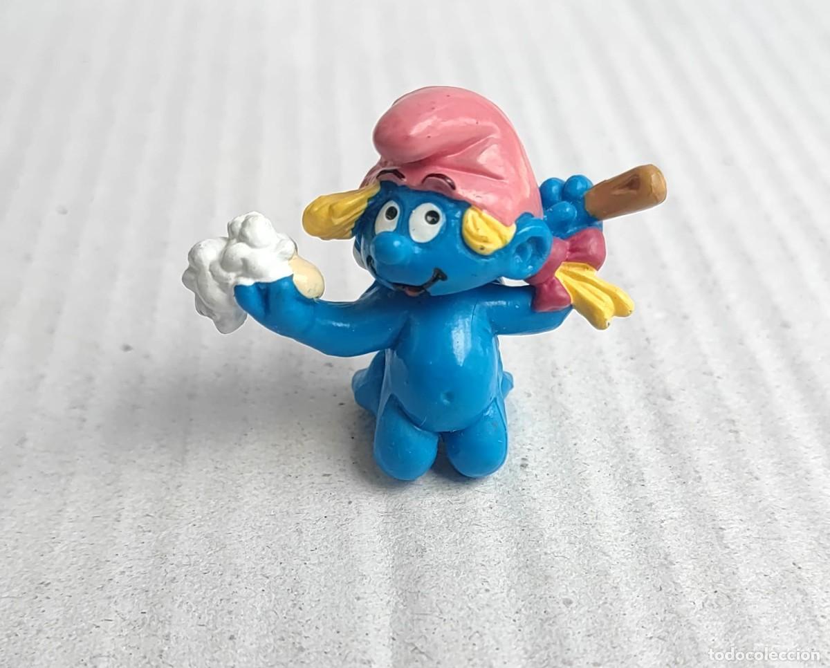 Figuras de Goma y PVC: Figura pitufina ba&ntilde;&aacute;ndose- logo de Quick -Schleich