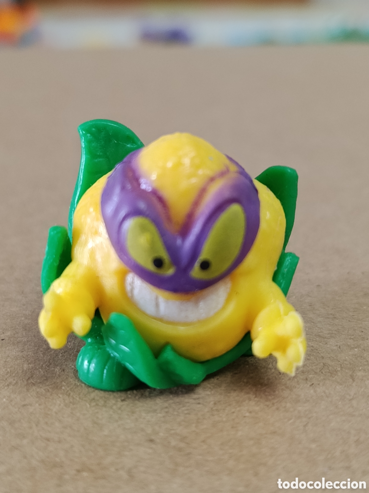 Figuras de Goma y PVC: Figura SuperThings/ superzings Caulipower de la Serie 7 Power Machines de Magic Box.