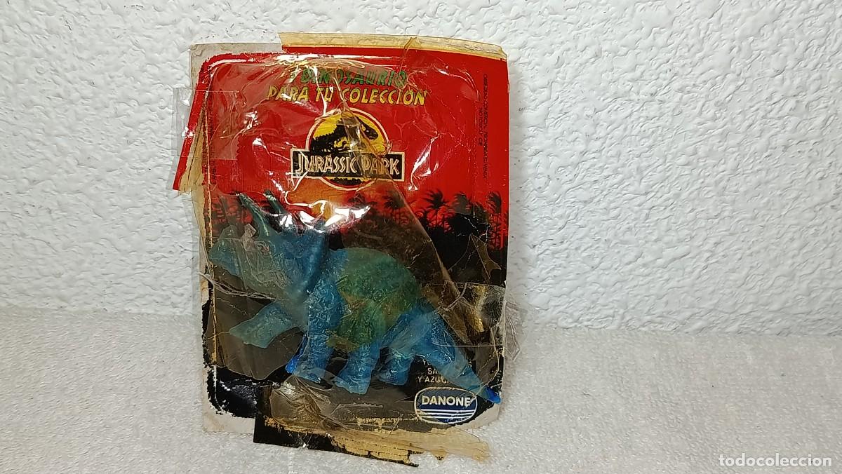 Figuras de Goma y PVC: ANTIGUO BLISTER FIGURA DINOSAURIO TRICERATOPS JURASSIC PARK PROMOCIONAL DE DANONE A&Ntilde;OS 90