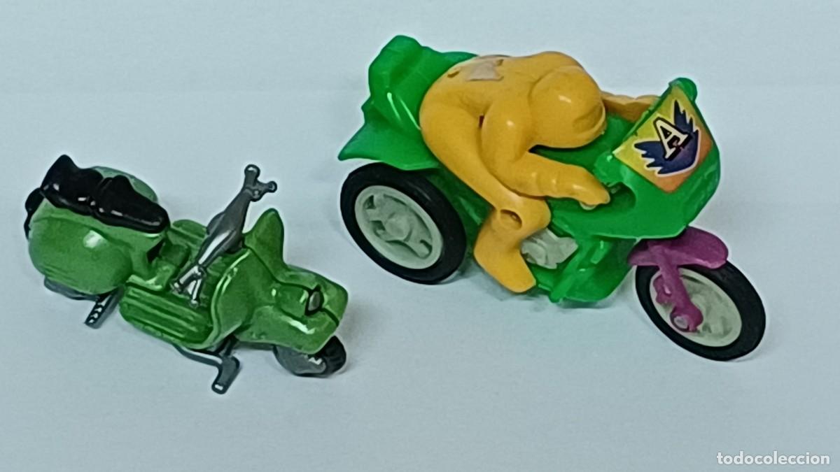 Figuras de Goma y PVC: LOTE DE 2 MOTOS COLOR VERDE A&Ntilde;O 2002 PLASTICO DURO
