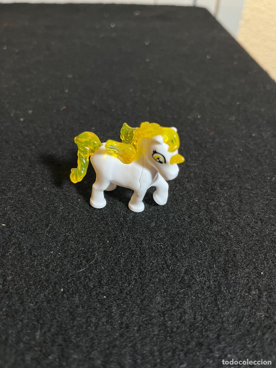 Figuras de Goma Kinder: Unicornio alicornio Kinder Joy VC194 figura sorpresa alas amarillas Applaydu 2026