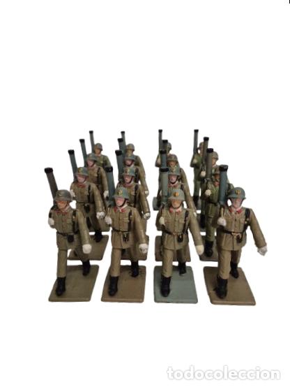 Figuras de Goma y PVC: Figuras Reamsa, Originales - Desfile Ejercito Espa&ntilde;ol - 16 Soldados de Infanter&iacute;a llevando Mortero