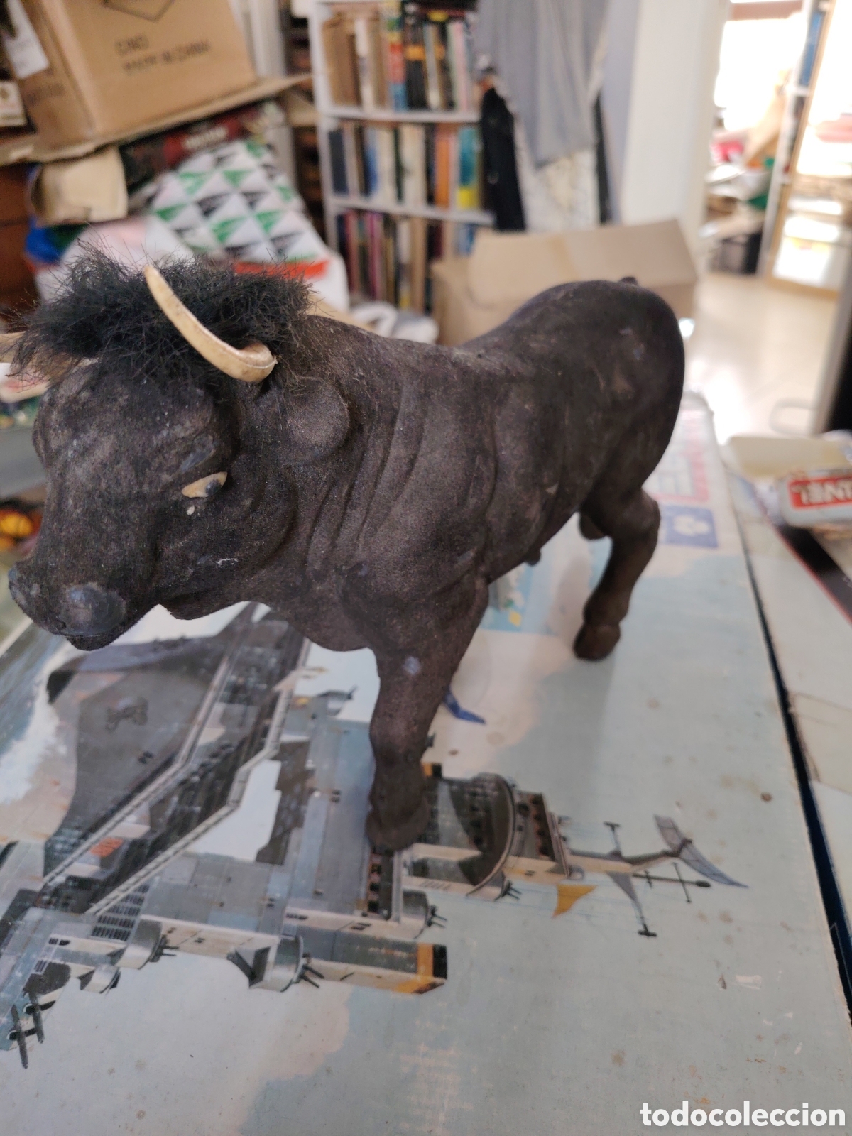 Figuras de Goma y PVC: Toro pl&aacute;stico y fieltro