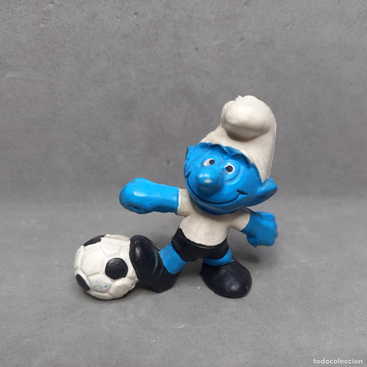 Gummi- und PVC-Figuren: Antigua figura de un Pitufo futbolista. No se aprecia marca ni licencia Peyo.