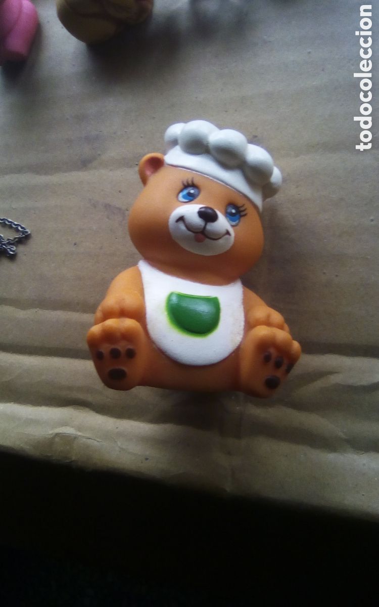 Figuras de Goma y PVC: Osito infantil con sacapuntas. Mide 6 cm.