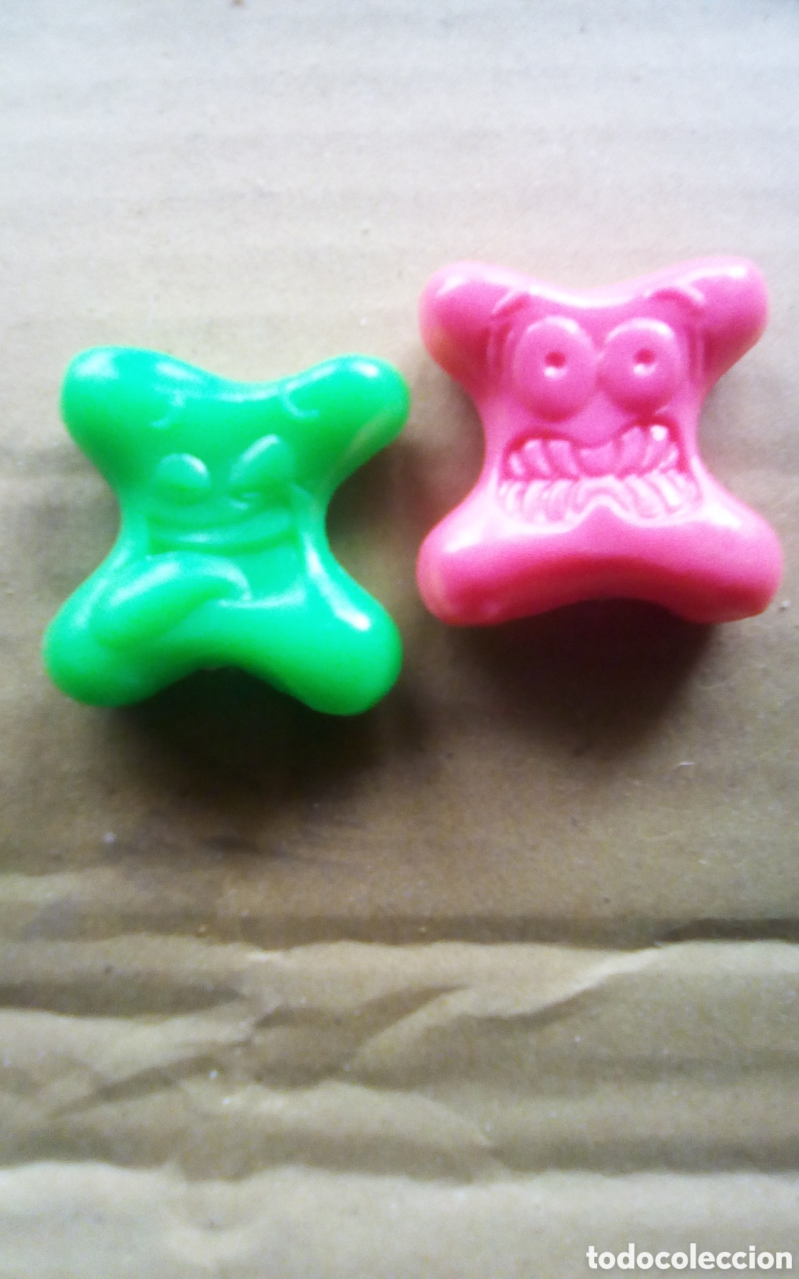 Figure di Gomma e PVC: Maxi gogos Crazy Bones. Kellogg's. N&deg; 3 verde y n&deg; 8 rosa.