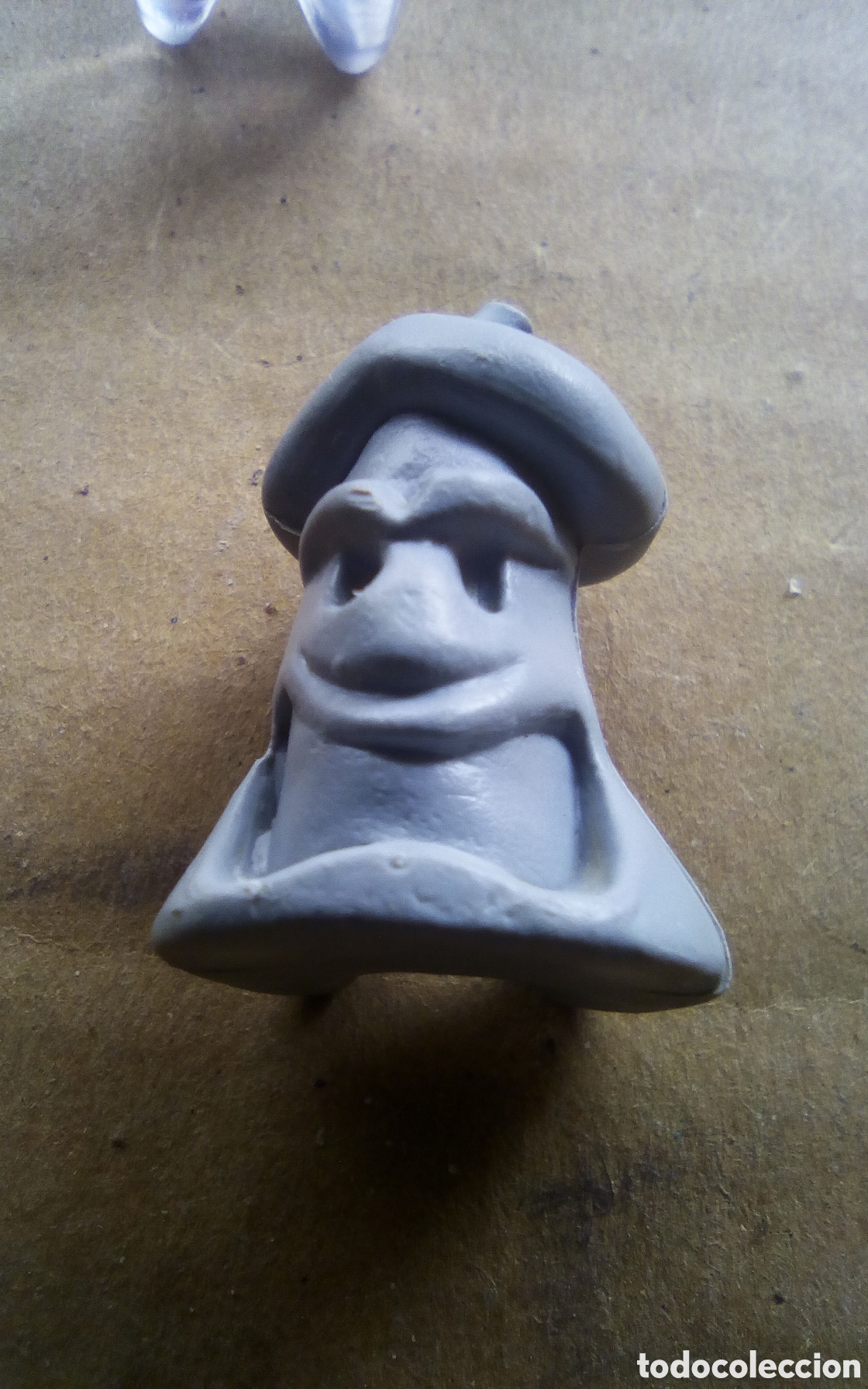 Figure di Gomma e PVC: Figura gogo Crazy Bones. Kellogg's. Color gris, 3 cm.