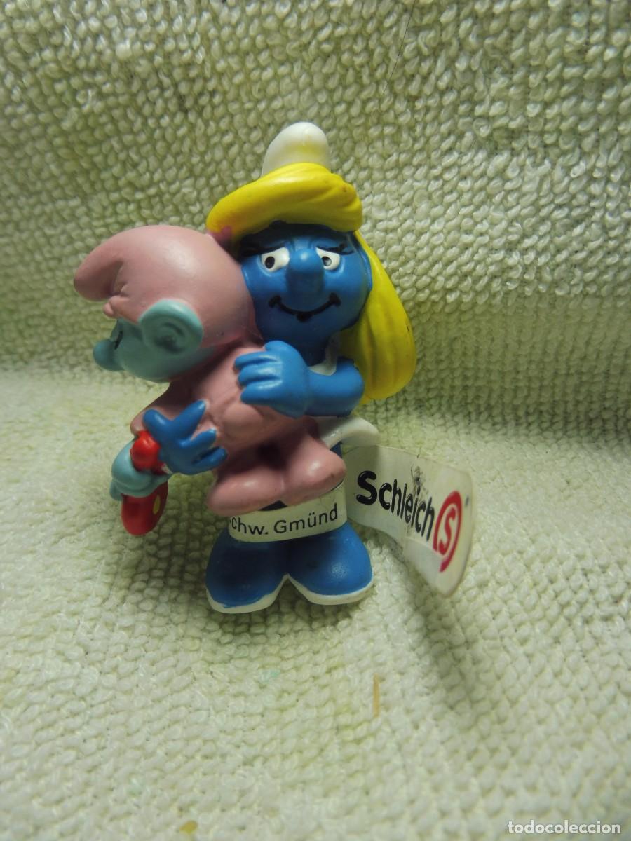 Figuras de Goma y PVC: Figura goma pvc Pitufina con beb&eacute; pitufos smurfs, Schleich 83 made in Germany