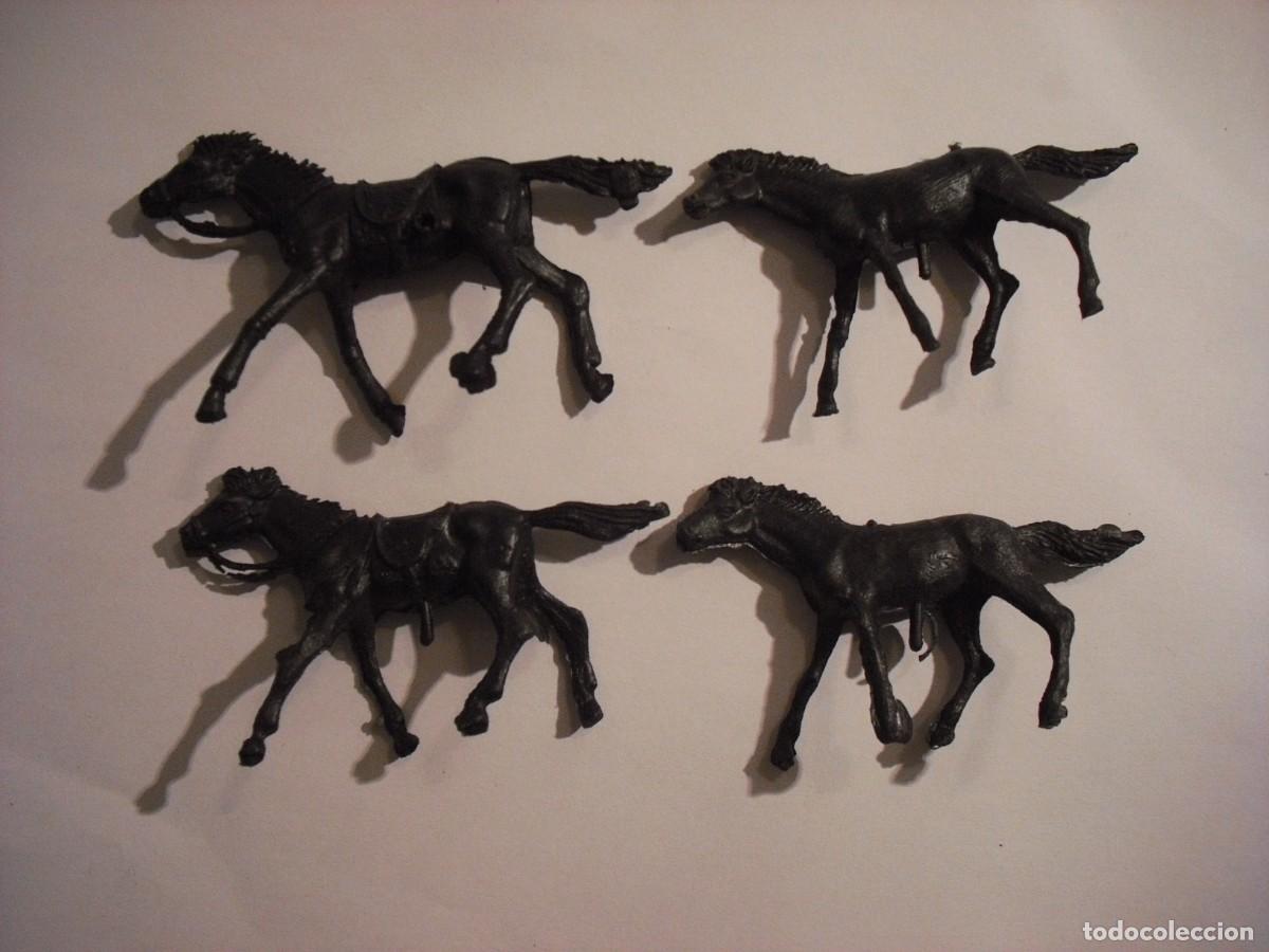 Figurines en Caoutchouc et PVC: LOTE DE 4 CABALLOS NEGROS , 2 CON MONTURA Y 2 SIN. PVC