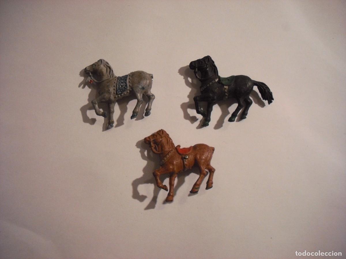 Figurines en Caoutchouc et PVC: LOTE DE 3 CABALLOS MINIATURA 3,5 X 3, 5 CM, PVC