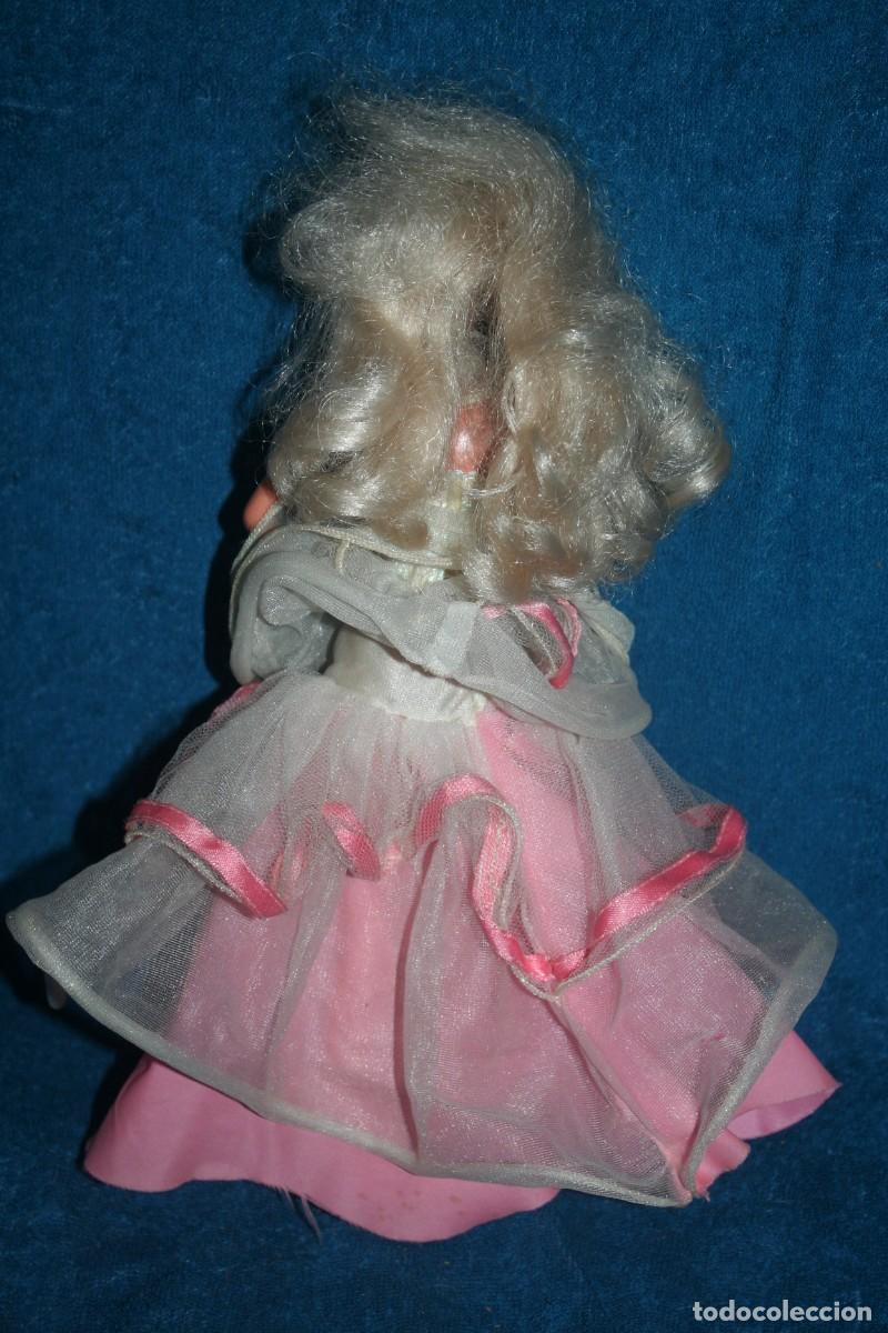 Figuras de goma y PVC: mu&ntilde;eca barbie magic dance ropa original - Foto 3